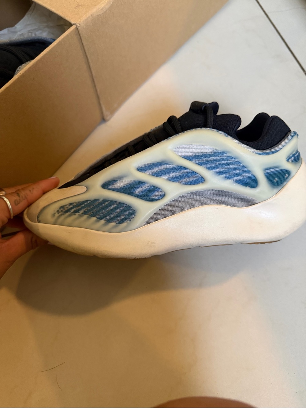 Adidas Yeezy 700